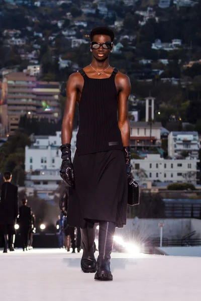 Look 25